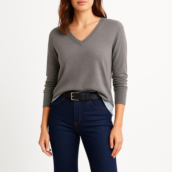 LOFT Sweaters - LOFT Outlet Gray Mixed Media V-Neck Sweater Size M – Striped Back Panel